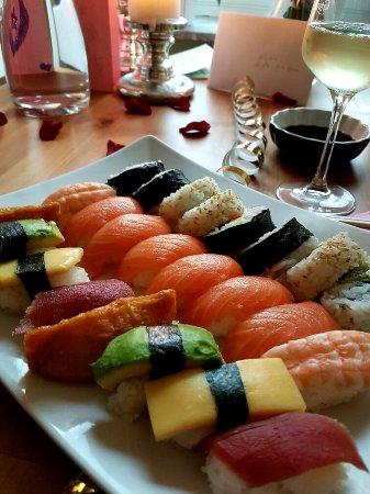 Azikura Sushi & Salad